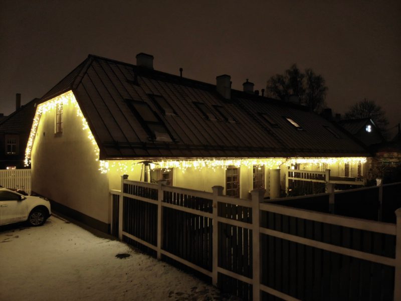 Valgustatud räästas