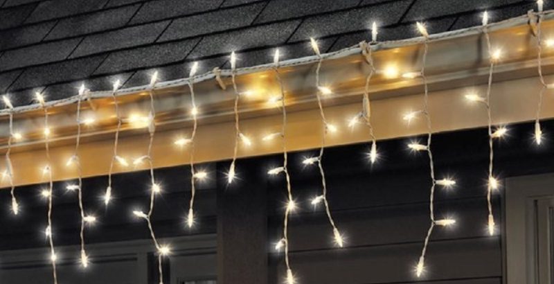 LED-valguspurikad maja räästal